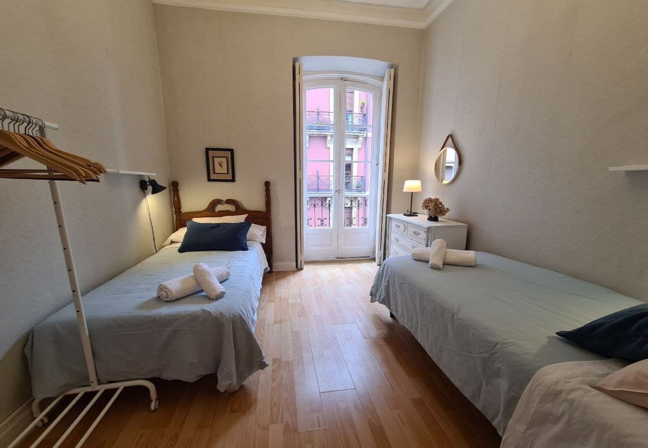 Apartamento en Gijón - 122A   Emblemática vivienda en Playa San Lorenzo