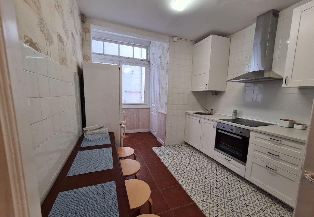 Apartamento en Gijón - 122A   Emblemática vivienda en Playa San Lorenzo