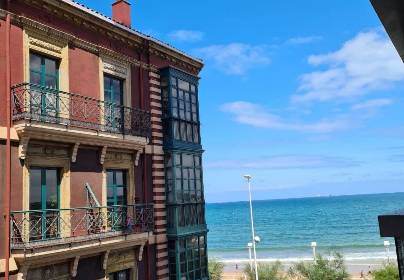 Apartamento en Gijón - 122A   Emblemática vivienda en Playa San Lorenzo