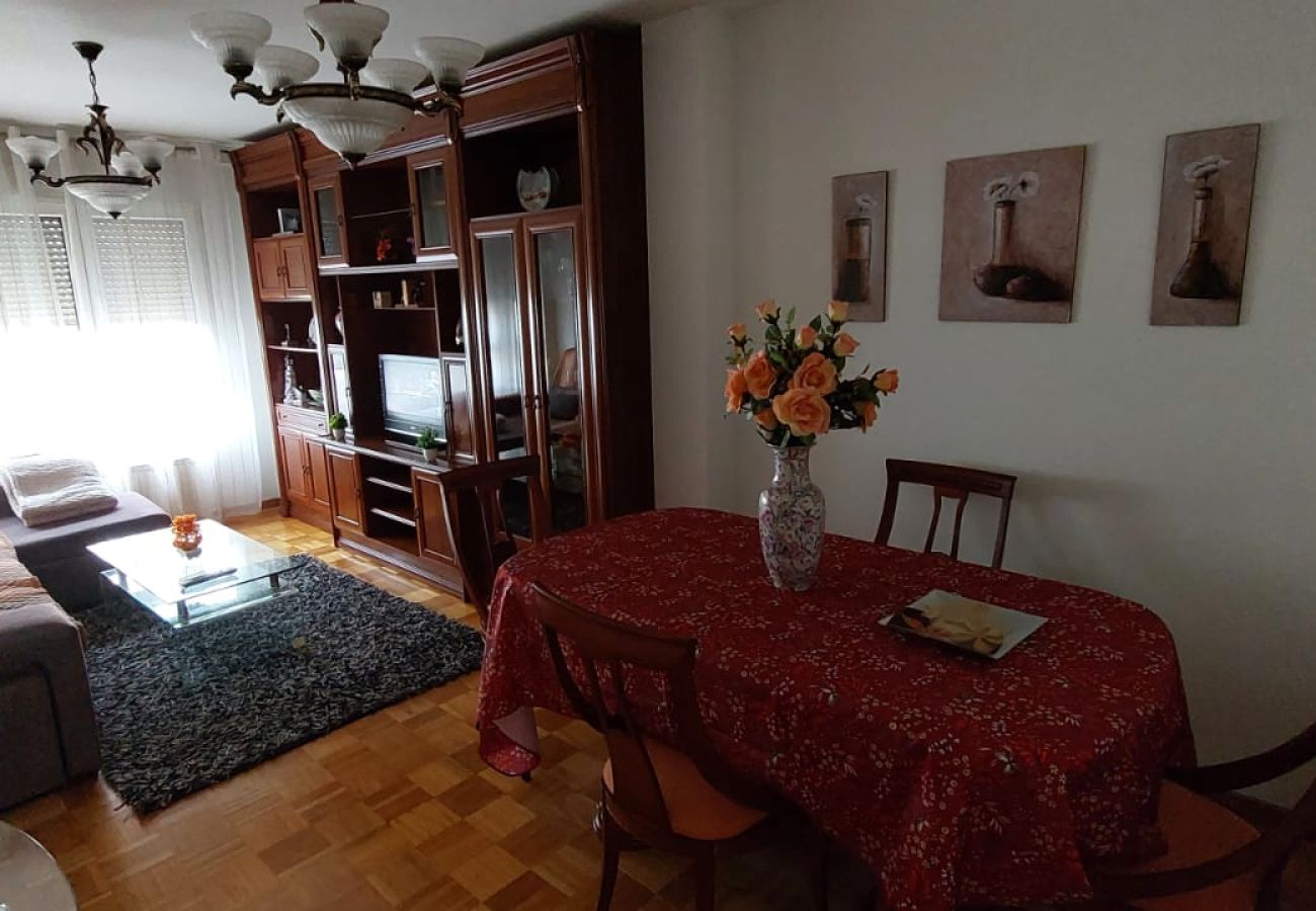 Apartamento en Gijón - 1A125 Comodo apartamento 3 dormitorios con garaje